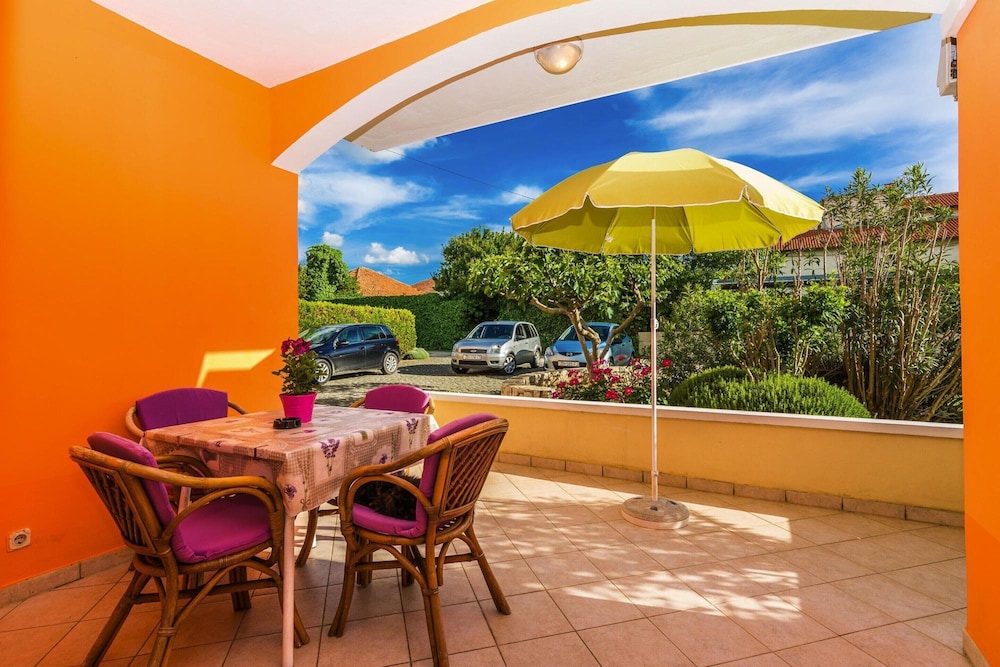 Apartment in Nin With Pool Near the Beach