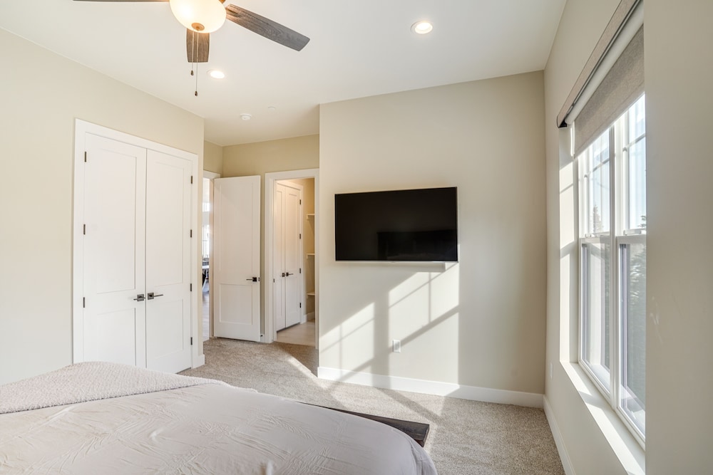 Spacious Utah Escape w/ Balcony & Mountain Views! view 5