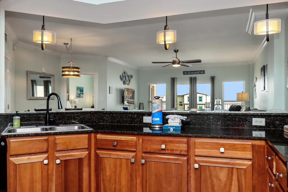 Paradise Shores 305