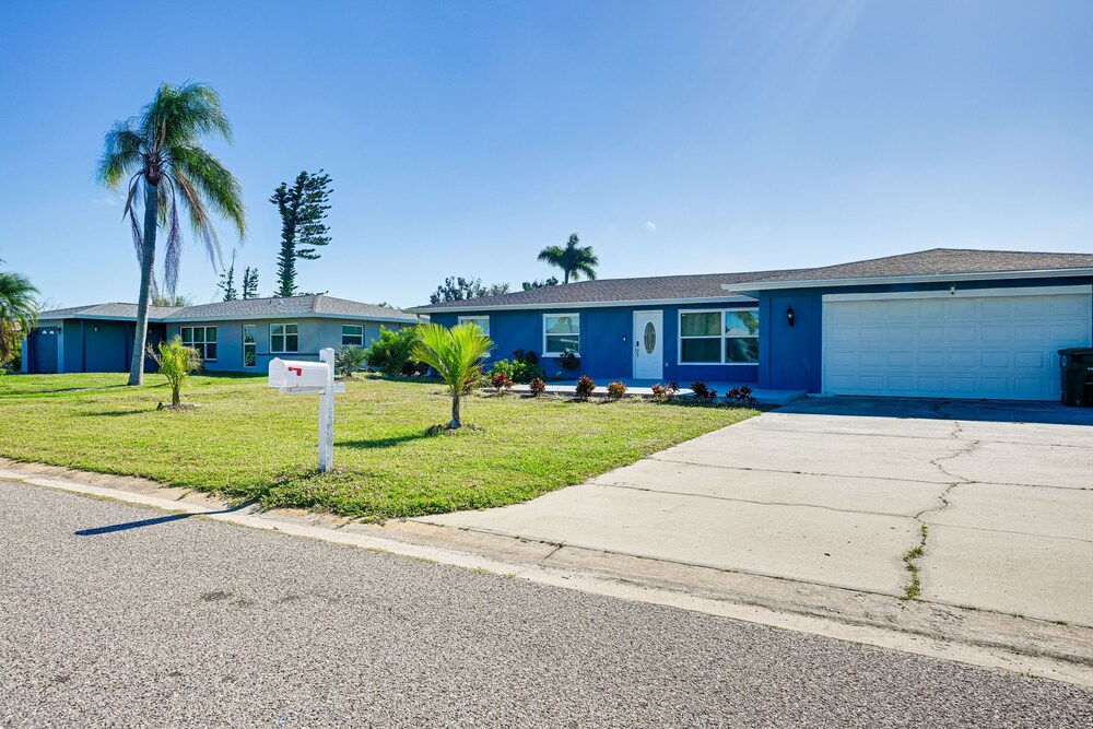 Florida Gulf Coast Getaway: Pool + Screened Lanai! view 5