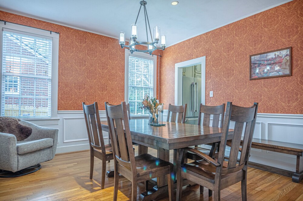 Spacious 3BR Midtown Home - Grad Family