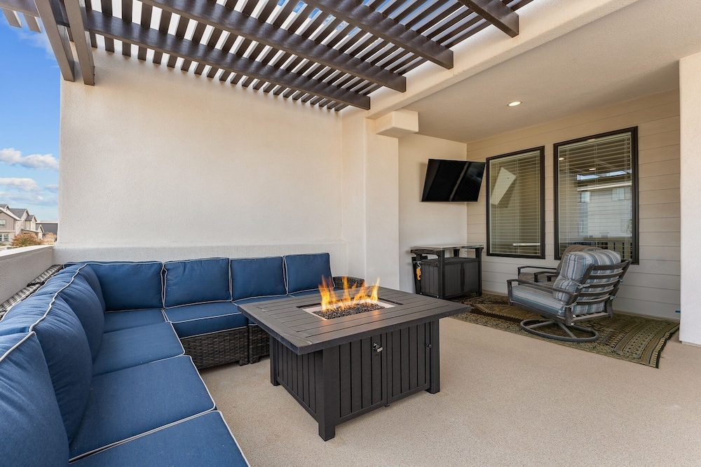 Tahitian Pearl 5 Bedroom Townhouse