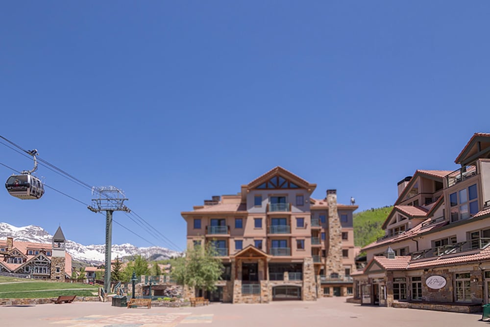 Blue Mesa Lodge 32A by Avantstay Located In The Heart Of Mountain Village w Prime Skiing Access