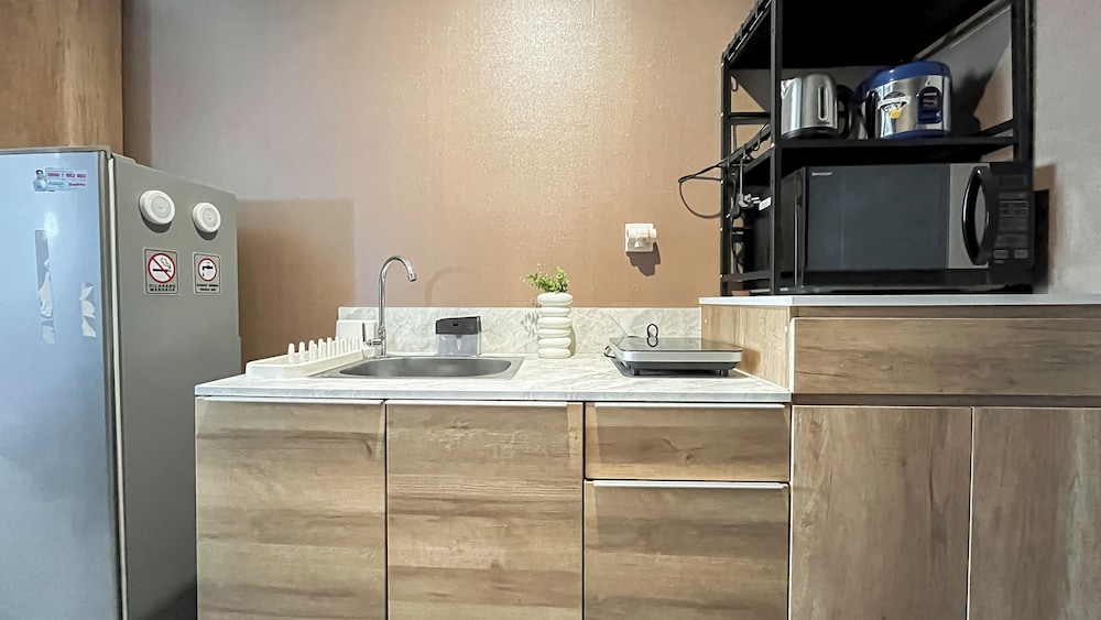 Earth Toned Studio Apartment Collins Boulevard