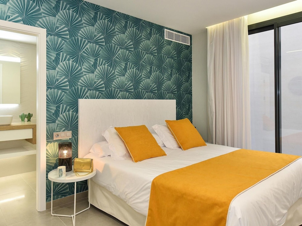 Villa in Salobre With Pool & Golf Nearby