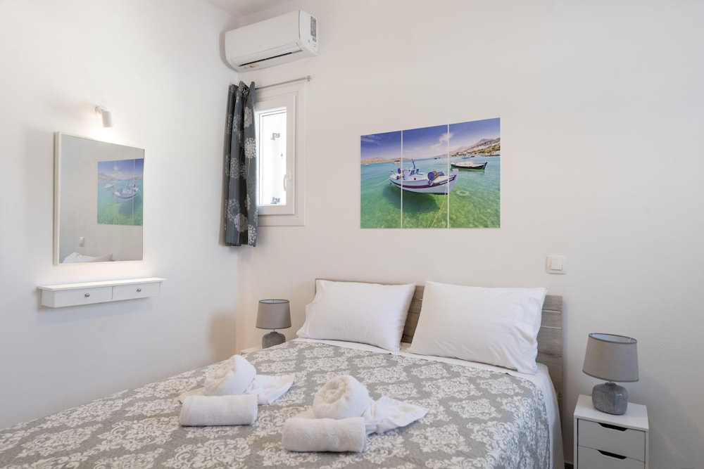 Parikia s Sunlight 2bedroom House