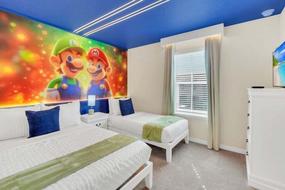 The Cutest Tonwhome & Private Splash Pool! 5 Bedroom Townhouse
