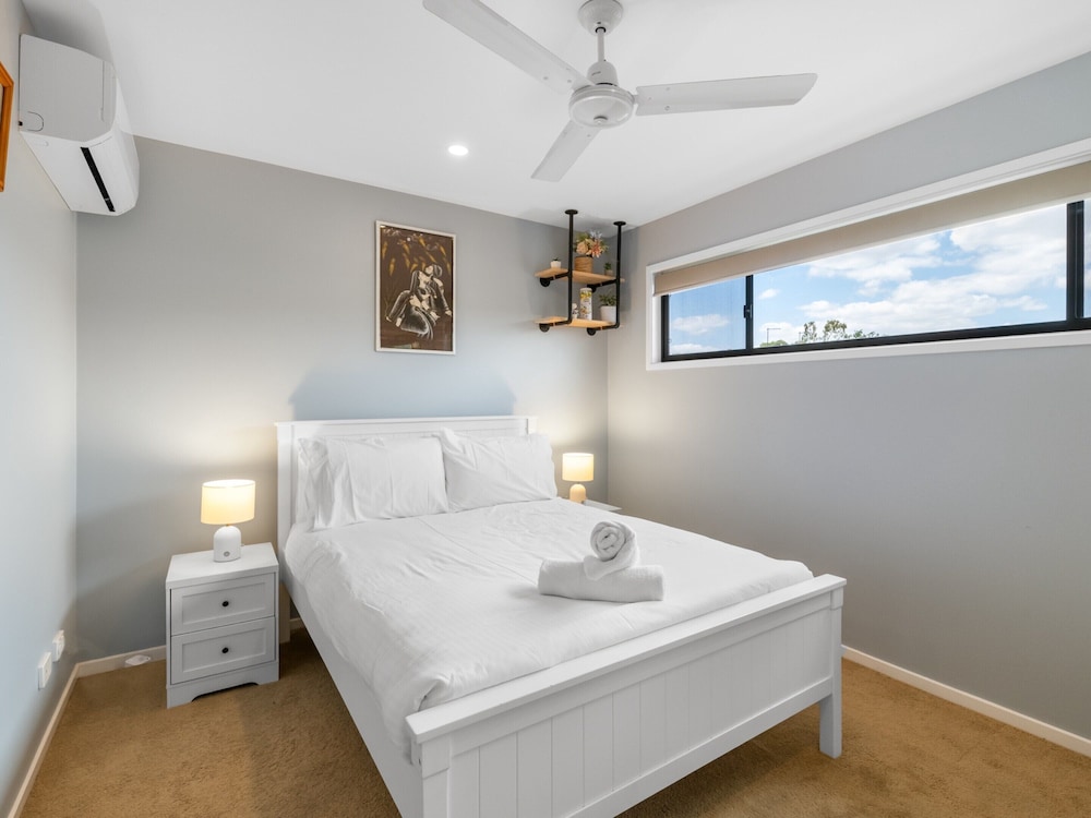 Close to Airport, Cafes, Train & Boondall Wetlands