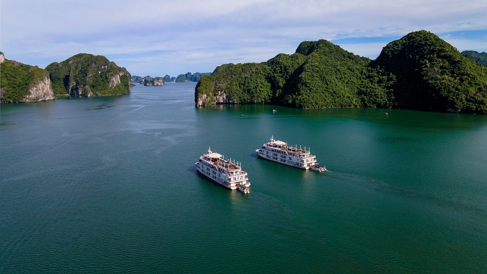 Paradise Elegance Cruise
