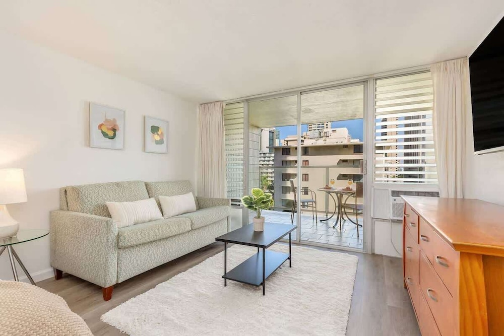@marbella Lane - Stylish Island Stay w/ City Views