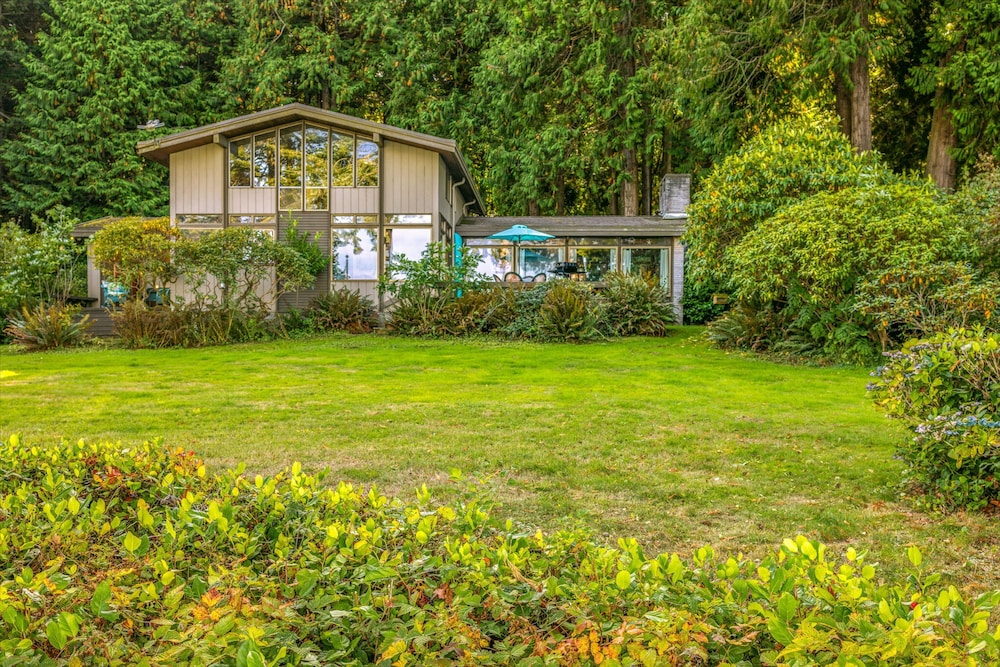 Puzzle Point Lodge in Poulsbo