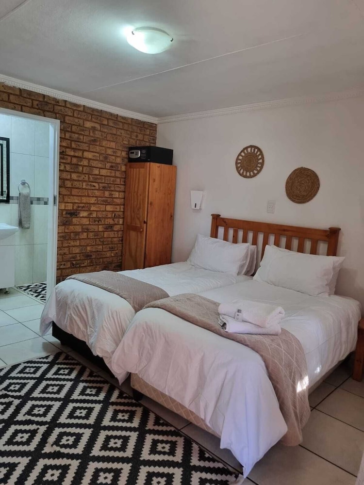 Emerald Guesthouse