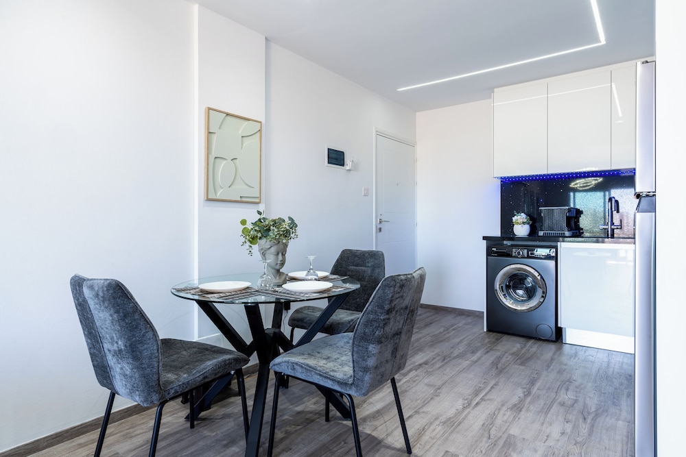 Olympus Stylish 2-BR Apt in Larnaca