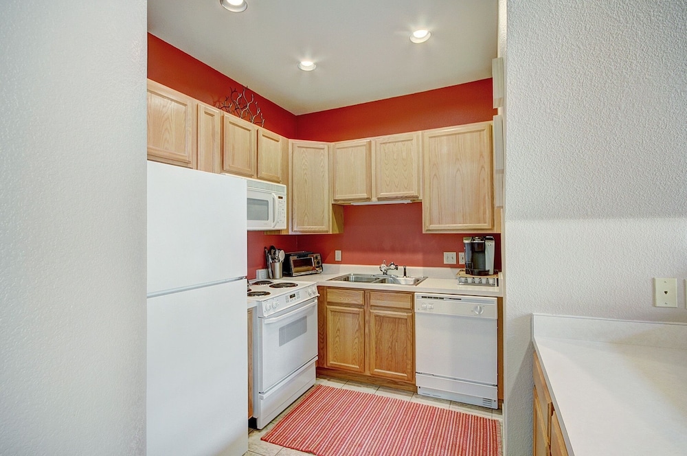 Pet Friendly, Slope-side, Spacious Town Home - ER21 by Redawning view 5