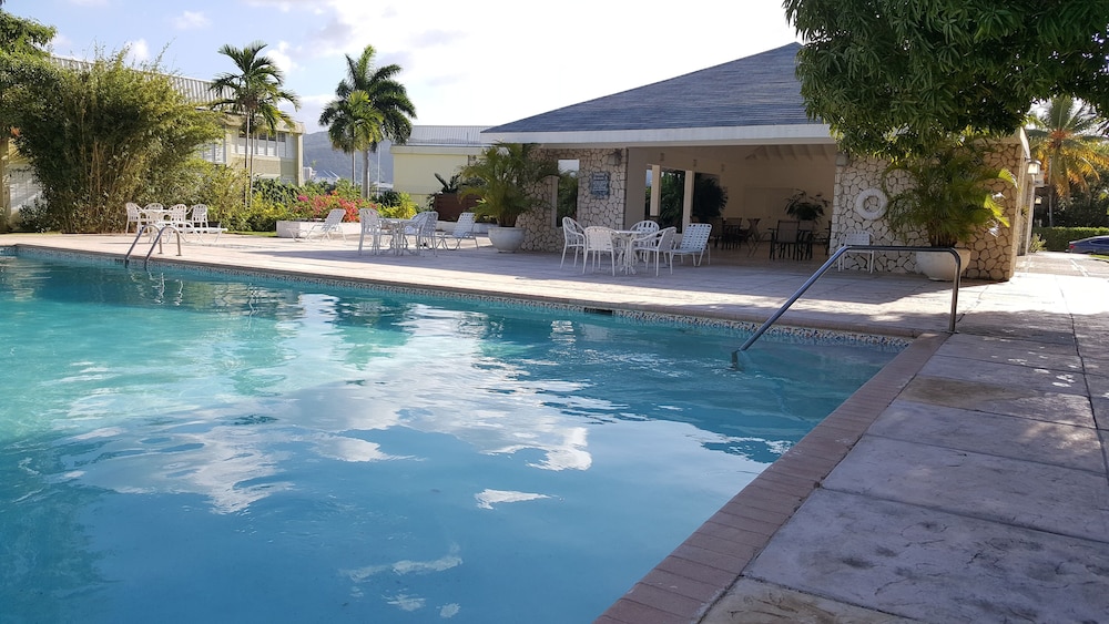 Hotel Casa Marina Montego Bay at Seawind - Image 1
