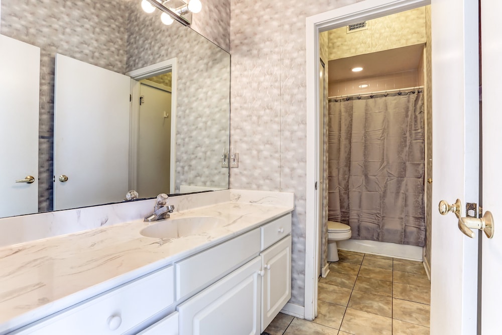 812 S. Fletcher - 3 Br Cottage