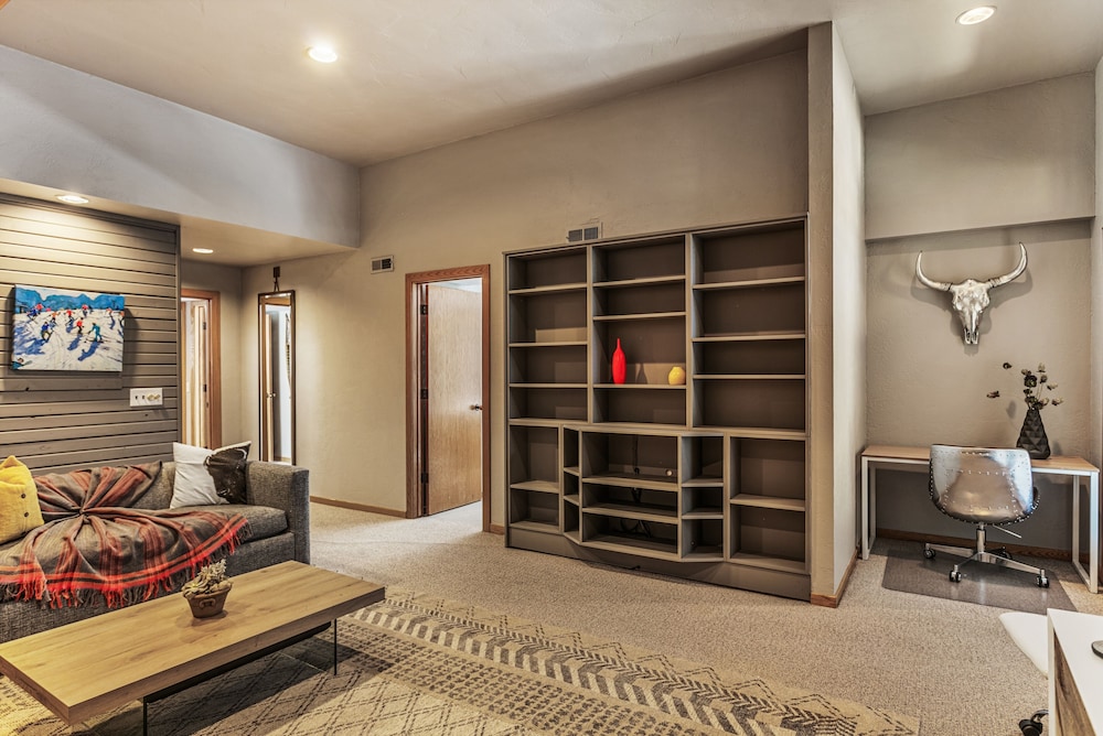 2060 Solamere Drive - Four Bedroom Home 4 Condo