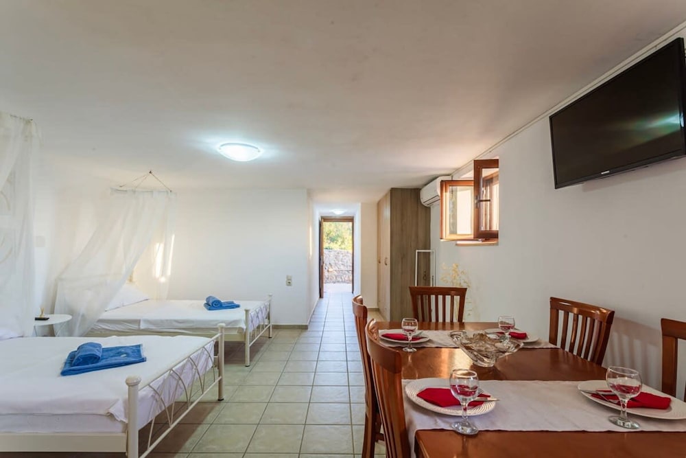 Mani Summer Escape - Spacious Home Fully Equipped