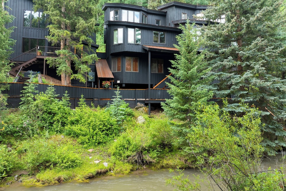 Manitou River House 113 by Avantstay A+ Location view 5