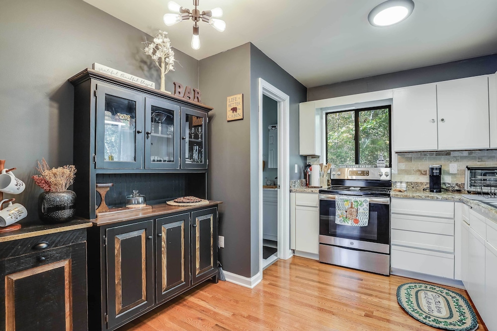 Hot Tub, Fire Pit & Barrel Sauna: Poconos Abode view 5
