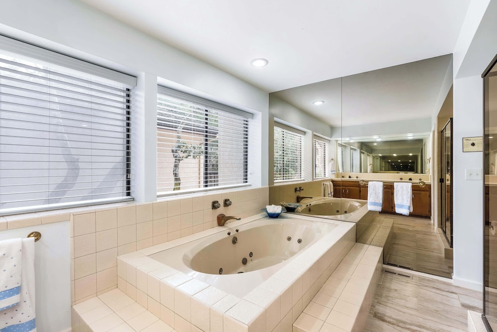 Heavenly Carmel Stay for 10!
