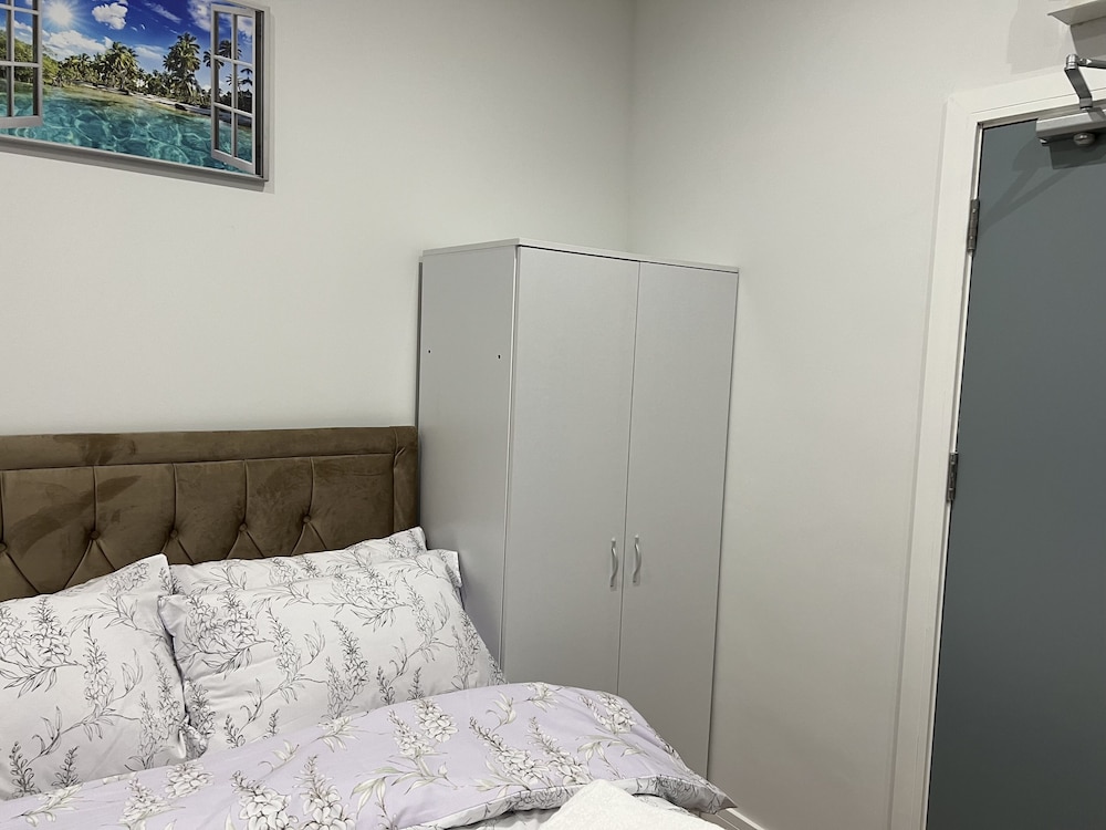 Park View Residence-Northolt - Near Tube view 3