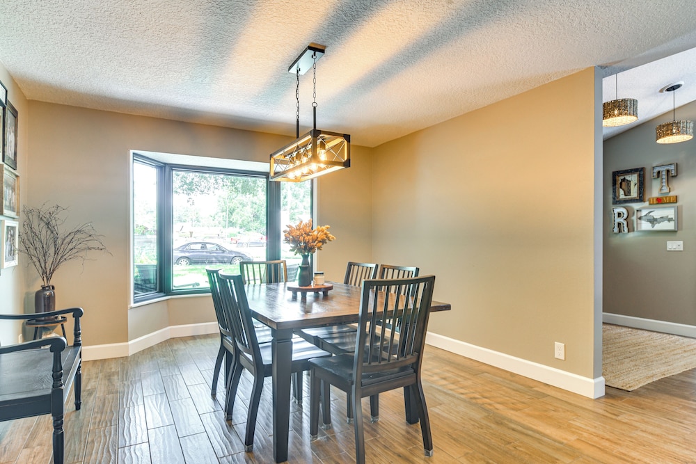2 Blocks to Golf Course: Spacious Tampa Home!