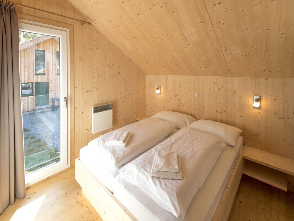 Deluxe Chalet With Whirlpool