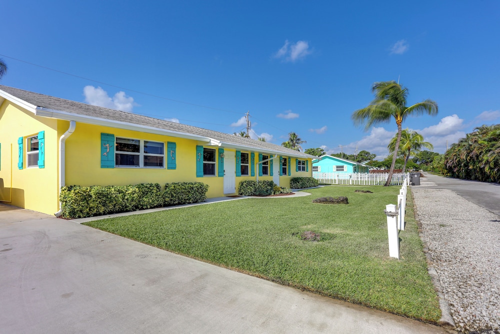 < 3 Mi to Juno Beach: Coastal Townhome w/ Patio!