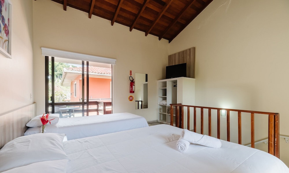 JOFs Apartamentos c Piscina e Vista Mar
