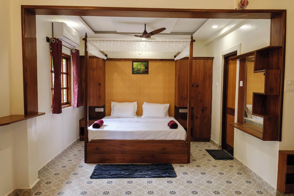VISTAR HOLIDAYS