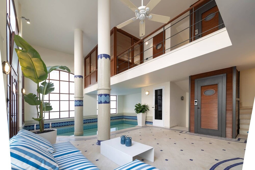 Ma Maison Downtown Villa N 8 Indoor Heated Pool