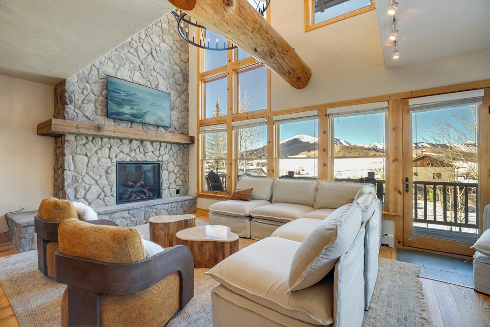 Walk to Lift! Luxe, Updated Cbmr Home w/ Mtn Views