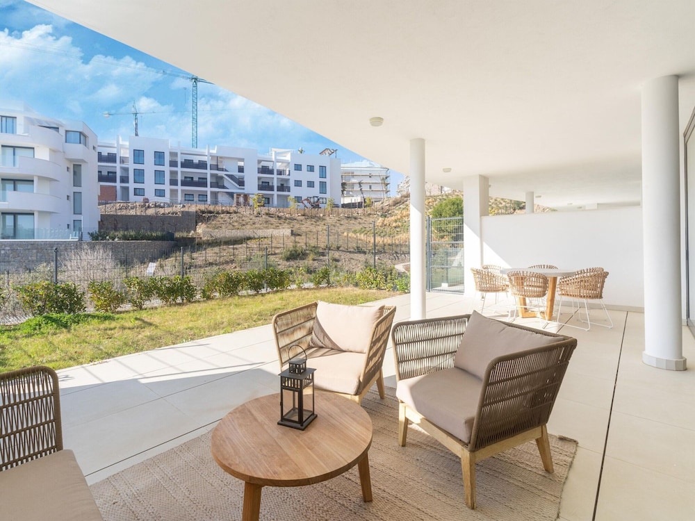 Nice Apartment With Private Garden, Pool