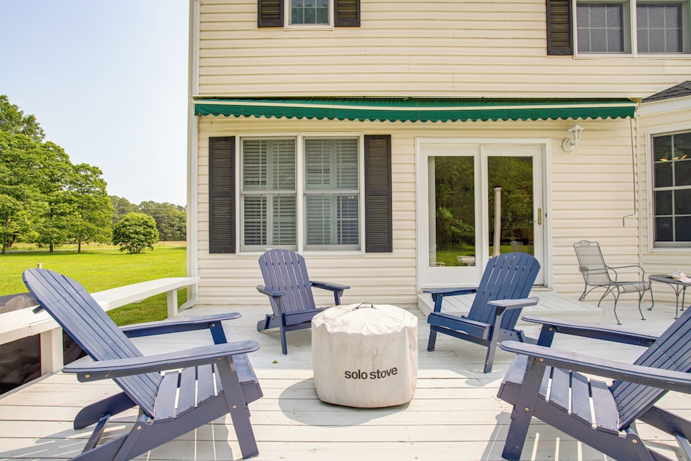 Waterfront Home w/ Hot Tub in Bozman Village!