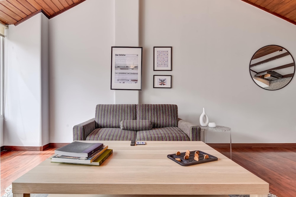 w Delightful 1BR With Terrace in Zona T