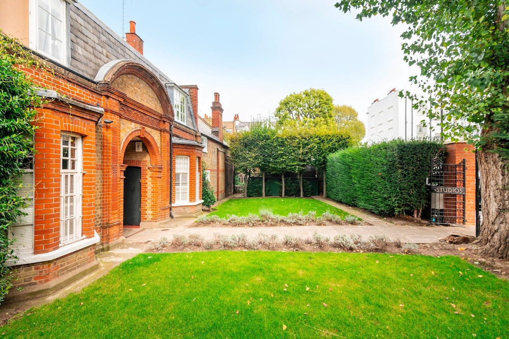 The Kensington Gatehouse - by Out of Office Lifestyle