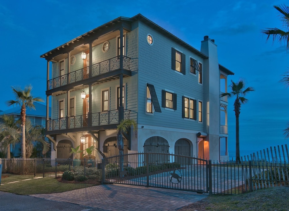 Tangled In Blue 5 Bedroom Holiday Home by Five Star Properties