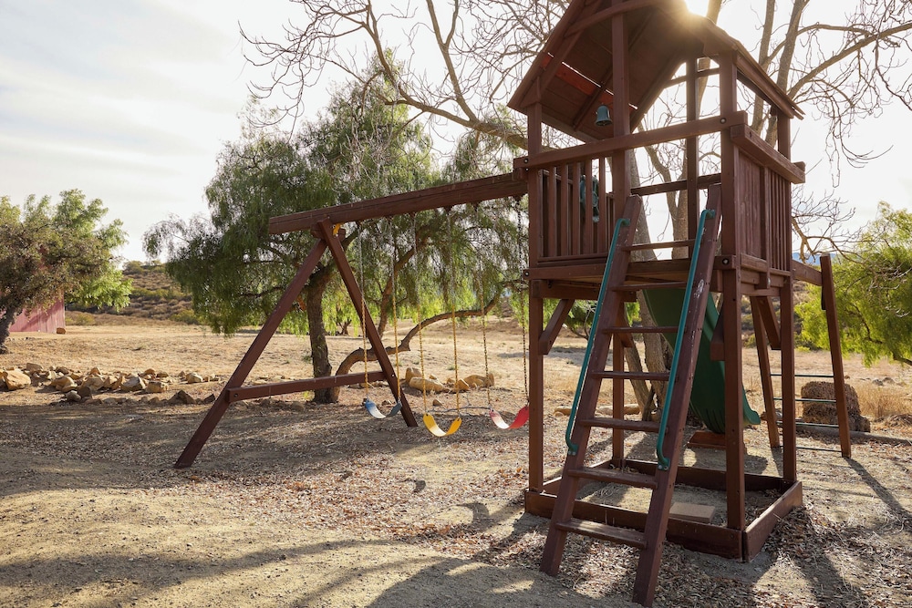 320 Acres: Farmhouse in East County San Diego