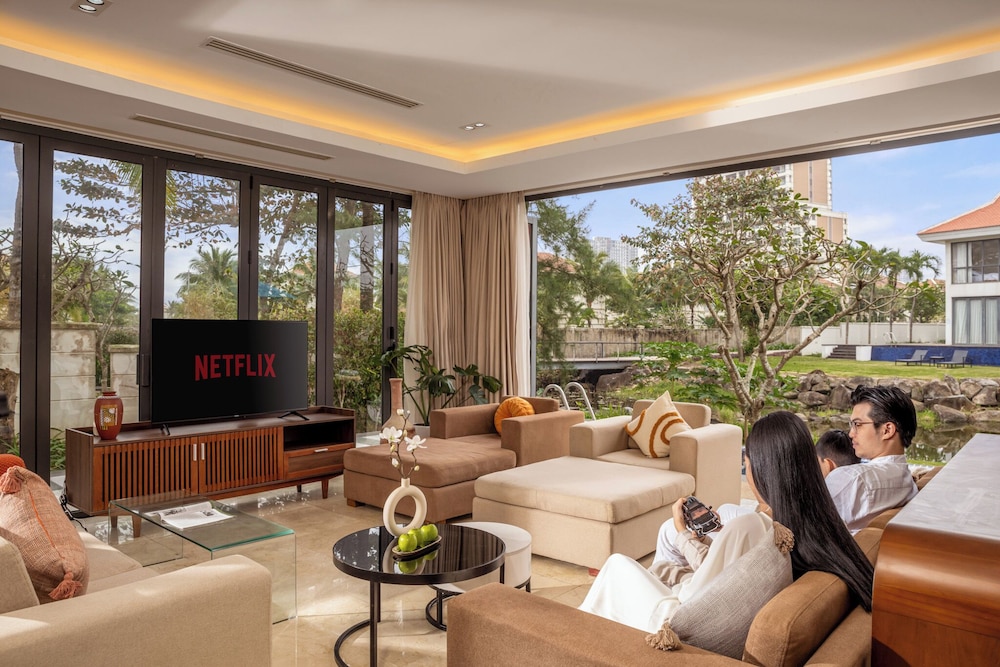 Ocean Villa Da Nang 4BR 5 Beds, Private Pool and Kitchen