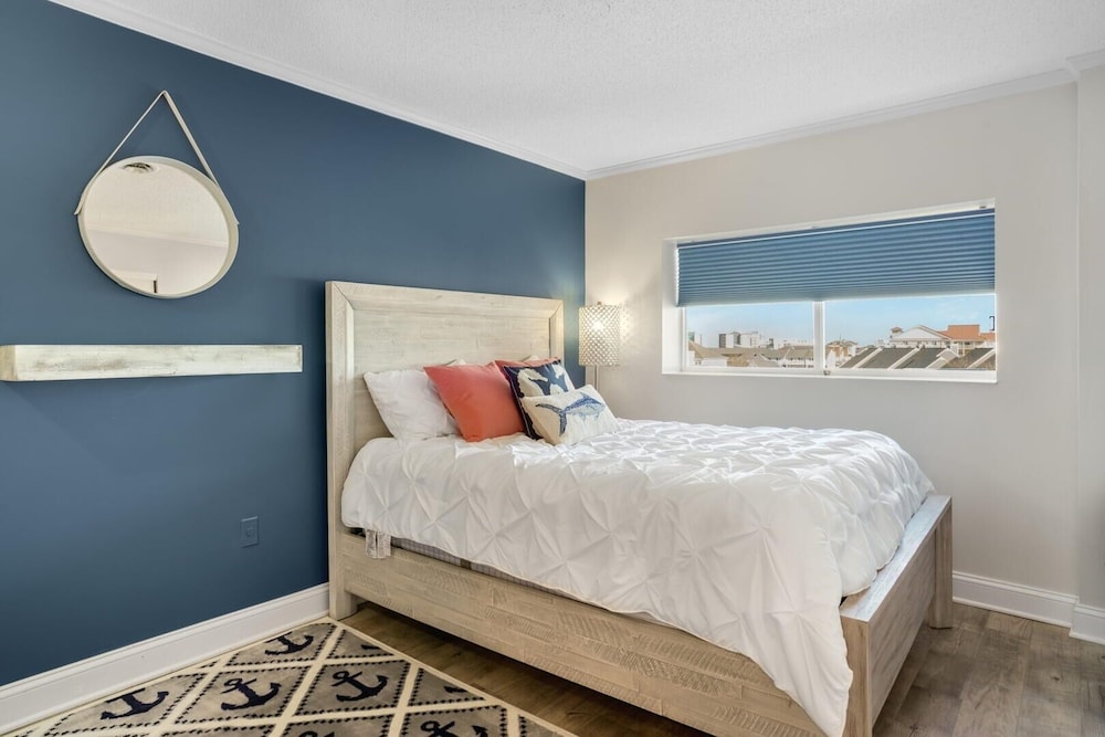 Harbour Island 402m 2 Bedroom Condo