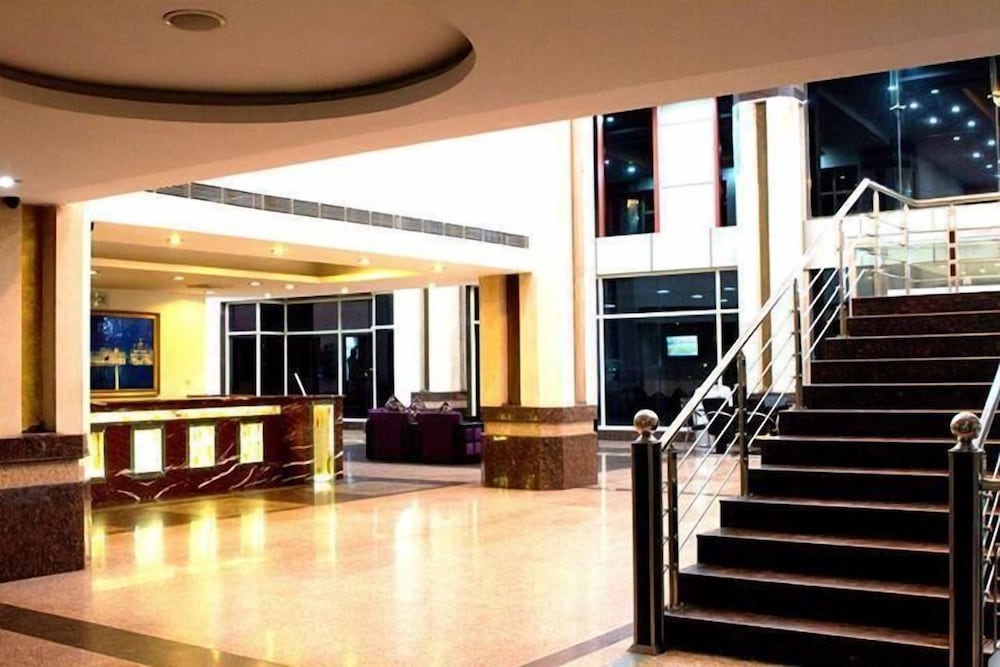 Lobby & Reception