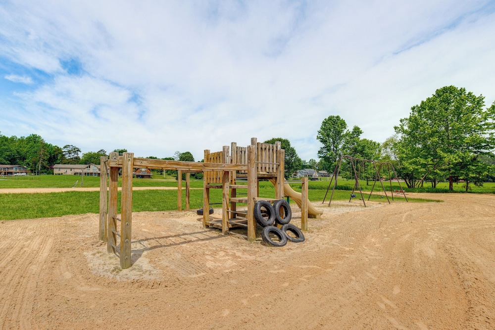 Hot Tub & Amenity Access: Lake Anna Retreat!
