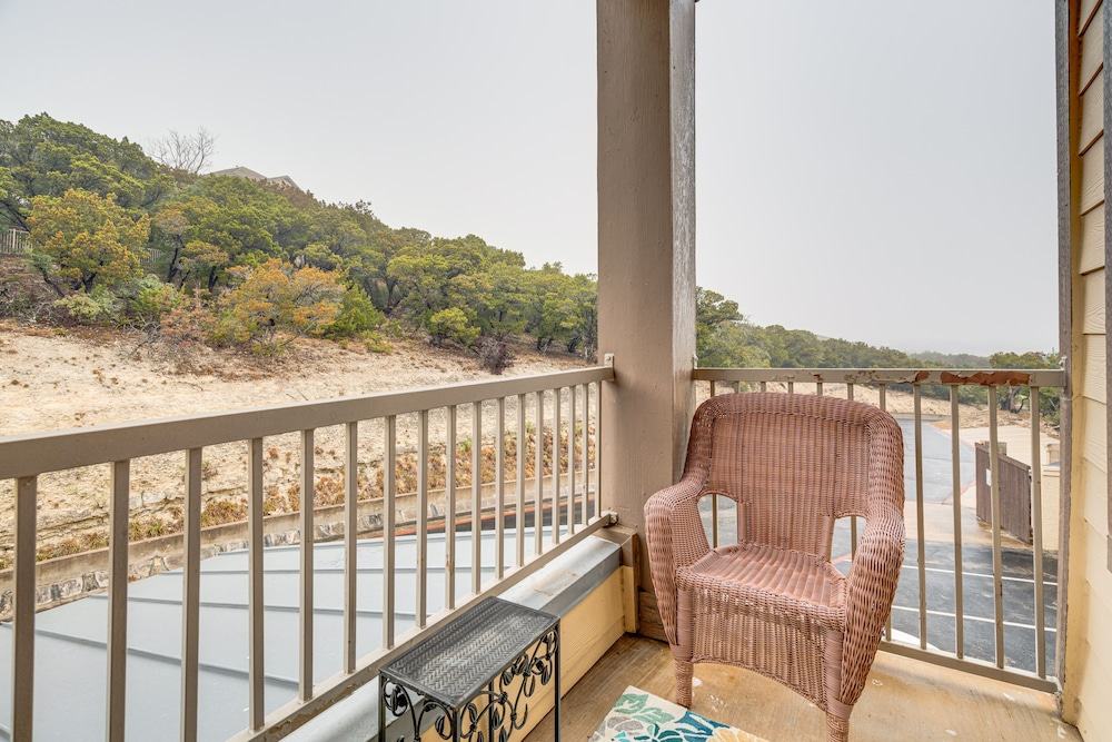 Jonestown Condo on Lake Travis w/ 2 Balconies! - Property Image 8