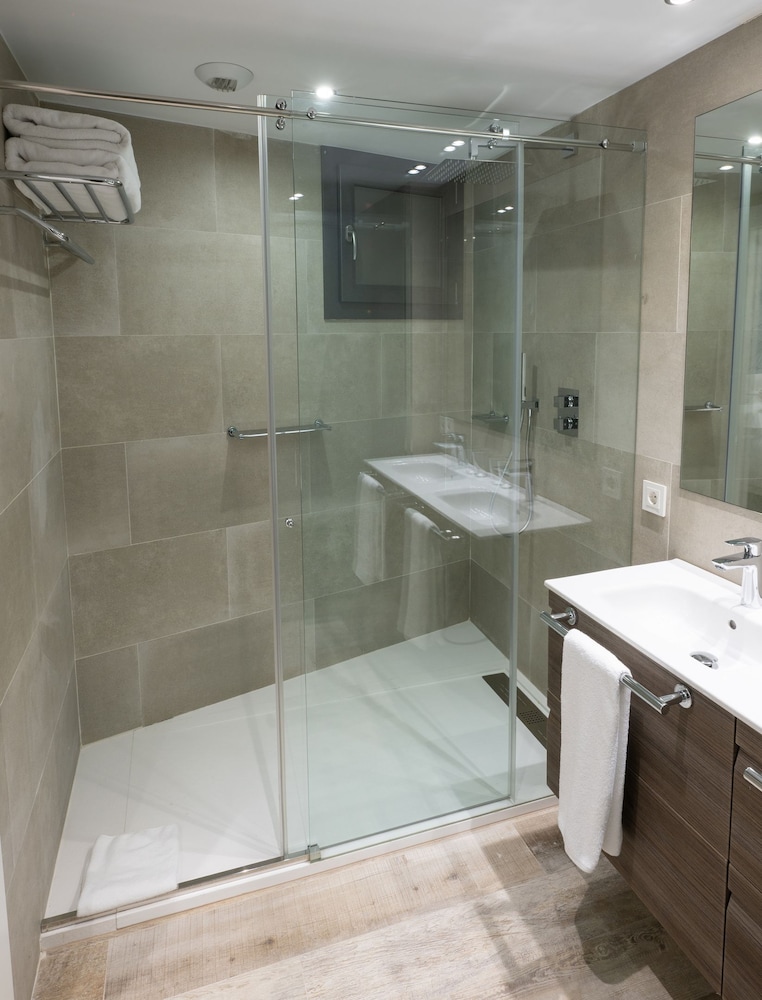 THE MIRROR & SPA by Elegant Residences