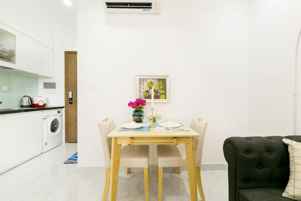 Jennifer House - Millenium Apartment