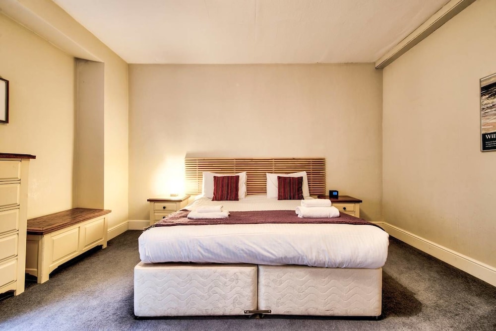 JOIVY Perfect Location! - Stylish & Cosy Rose St Apt view 3