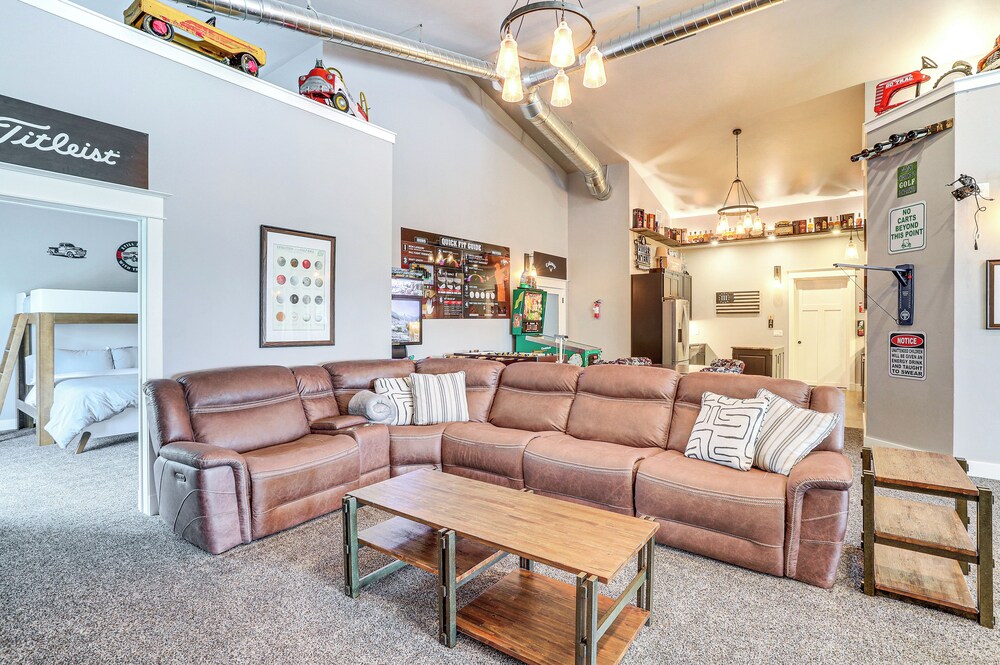 Private Hot Tub + Game Room: Keenesburg Getaway!