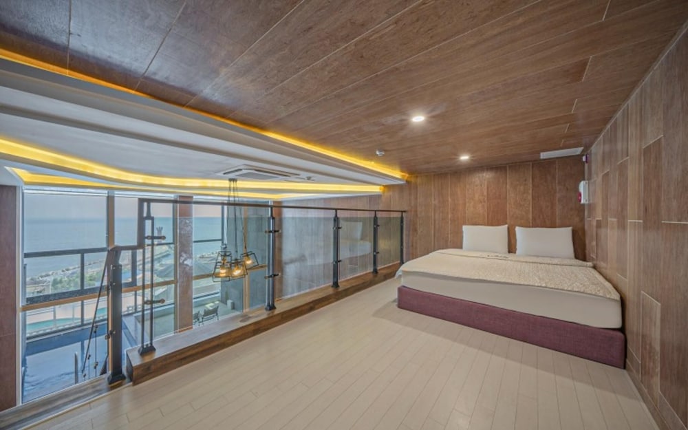Pohang Soyu Garden Pool Villa view 3