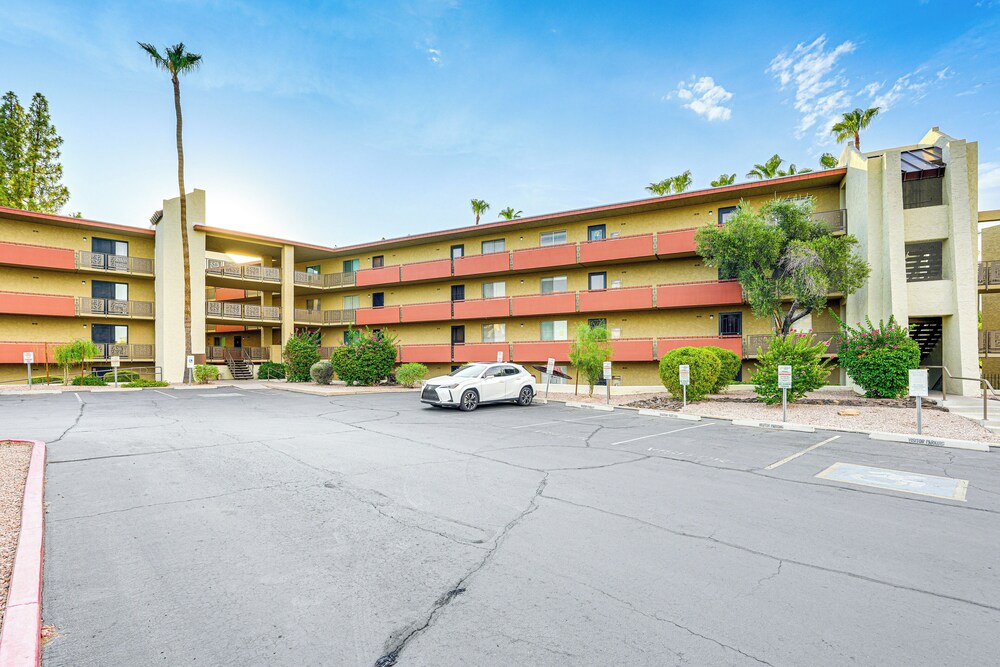 Walkable Scottsdale Condo w/ Pool Access! view 3